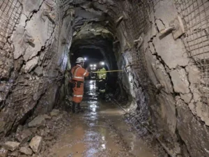tunnel convergence squeezing ground deformation tunnel convergence squeezing ground deformation